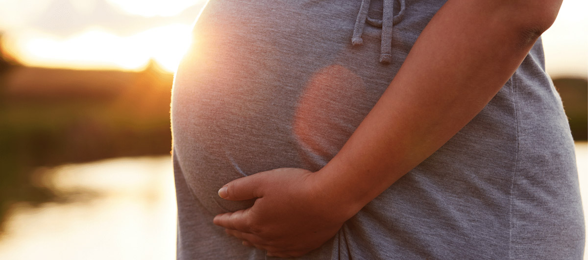 Studenten verloskunde werken aan opdracht bij Babyconnect