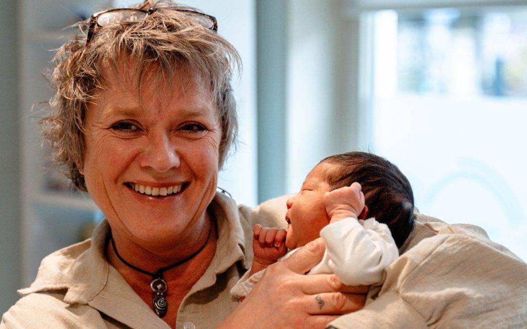 Verloskundige Astrid over digitale gegevensuitwisseling geboortezorg: “Ga aan de slag, ga het gewoon doen!”